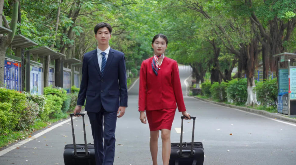广州中专学校航空服务2.jpg